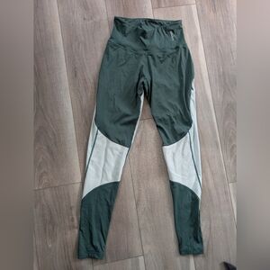 Wondery Trail Leggings-size XS